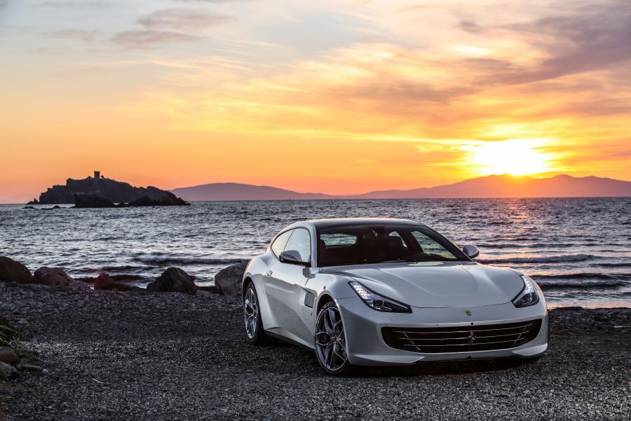  Ferrari GTC4Lusso T 2016 года  (фото 27 из 37)